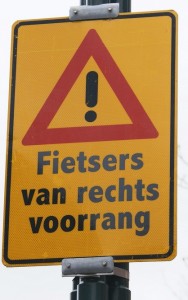 Fietsers van rechts voorrang (2)